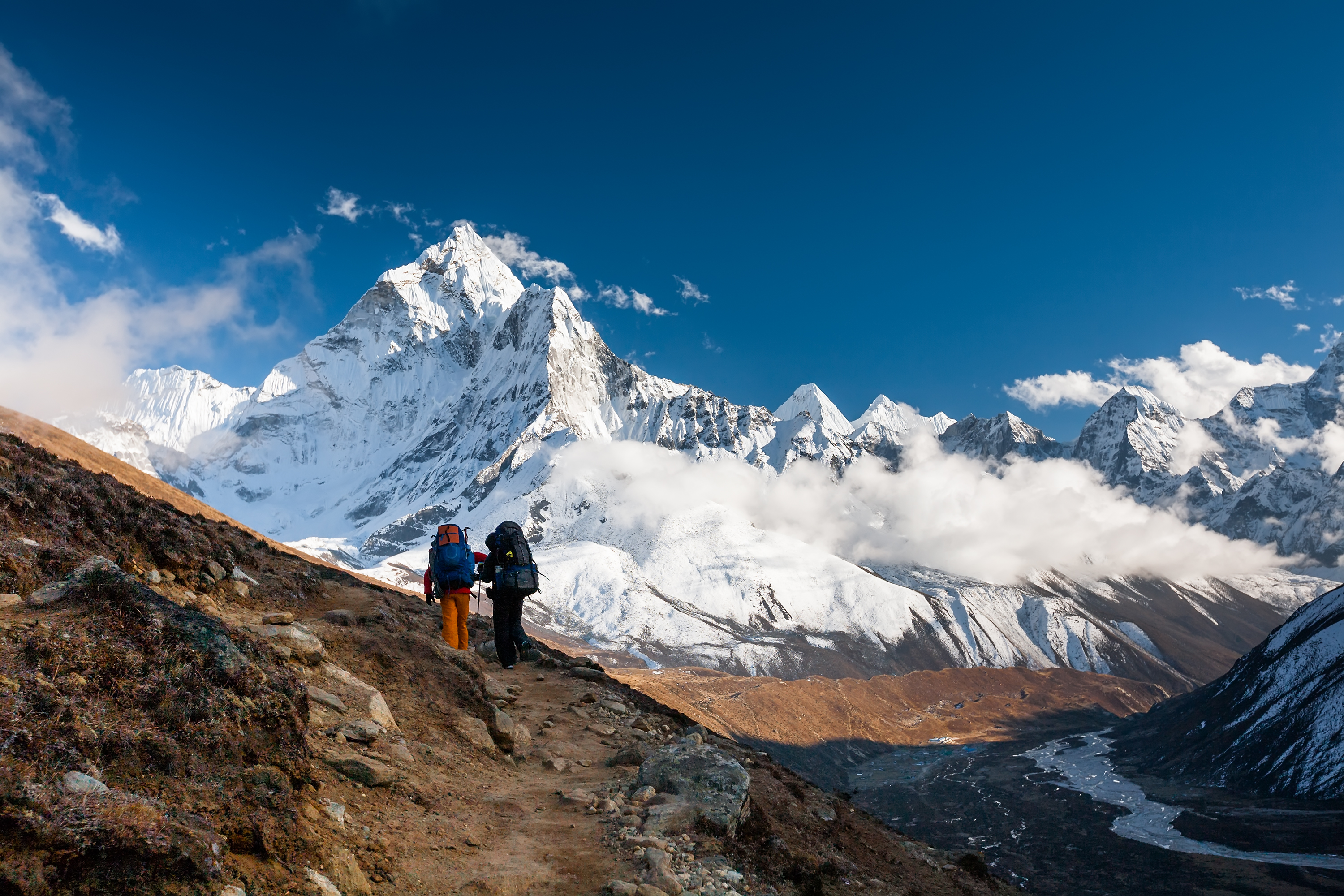 Annapurna Circuit Trek with Tilicho Lake – 16 Days